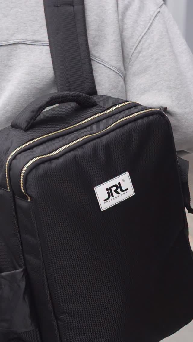 🎒 Der JRL Premium Rucksack – dein mobiles Barber Setup. Alles perfekt organisiert, maximaler Schutz und ein cleaner Look. Egal ob im Shop…